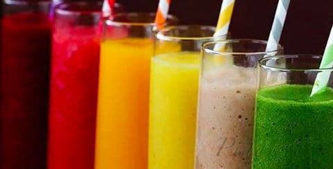 1. obrázek 10 receptů na  Smothies - ovocné šťávy jsou vynikající pro vaše tělo