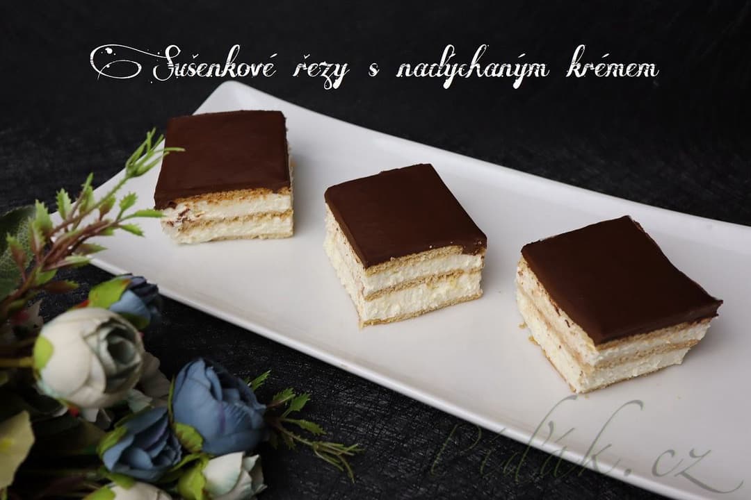 1. obrázek Nepečené sušenkové řezy s nadýchaným krémem 