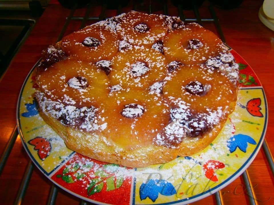 1. obrázek Obrácený koláč s ananasem a višněmi 