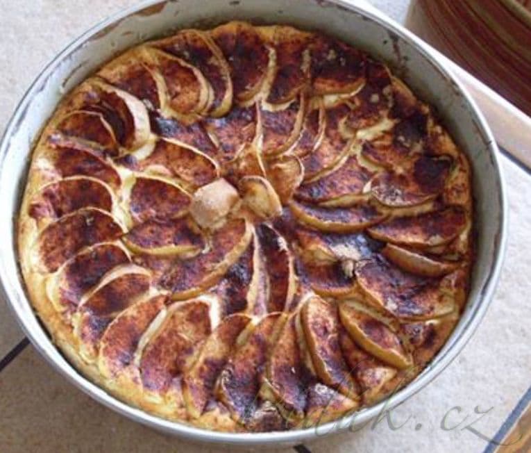 1. obrázek Jablkový koláč s tvarohem