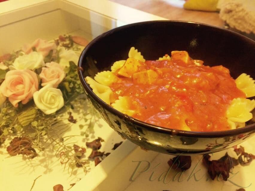 1. obrázek Omáčka co nemá jméno s mašličkama