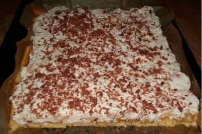 Jablečné řezy s kokosem a smetanou