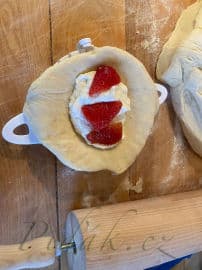 4. obrázek Kynuté  taštičky s mascarpone a jahodami 