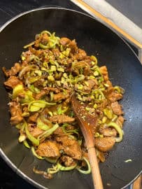 Obrázek Kuřecí wok s tamarindem a pórkem 