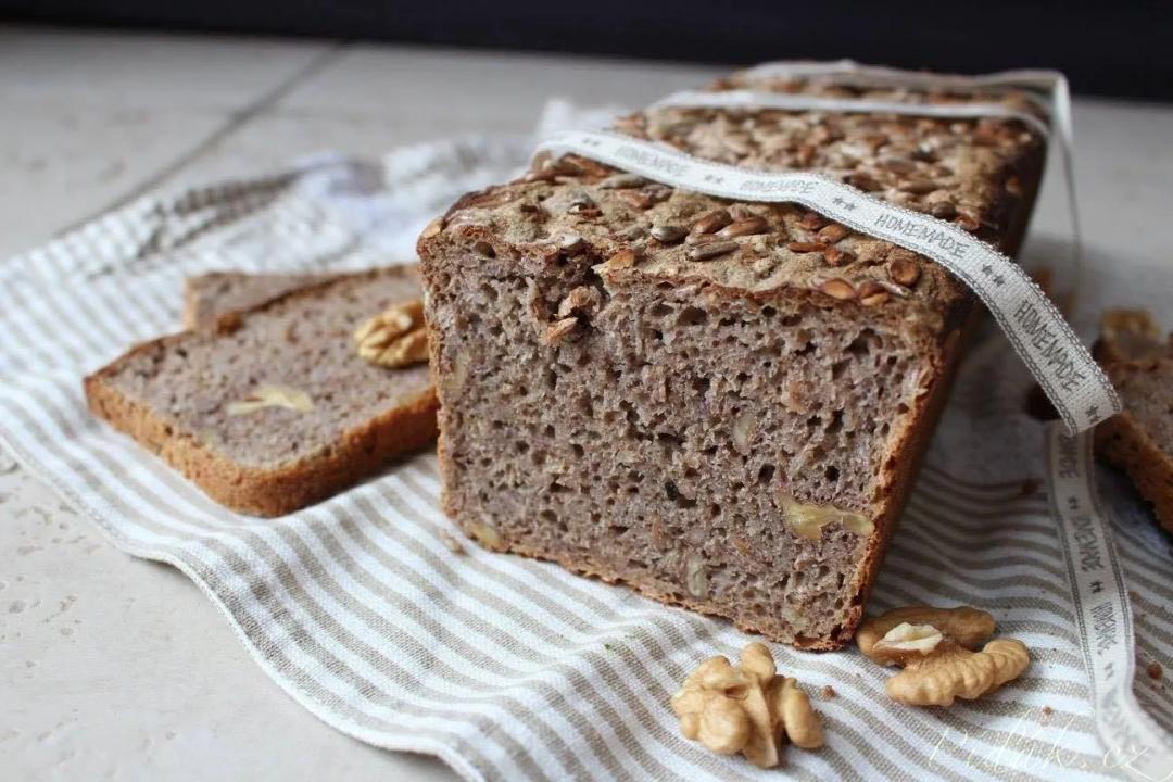 1. obrázek Špaldovo-žitný chléb s vlašskými ořechy