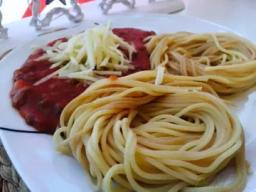 Vegetariánské špagety s rajčatovou omáčkou by Romča