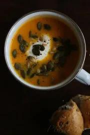 Krémová polévka z mrkve, pomerančové šťávy a zázvoru