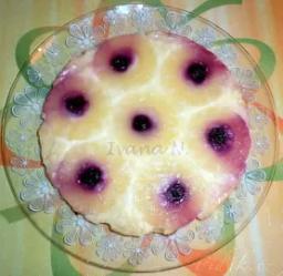 Ananasový koláč s višněmi