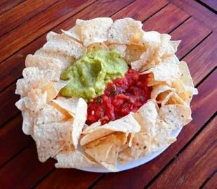 Obrázek Doritos s guacamole a rajcatovou salsou