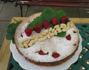 Obrázek Mandlovo jahodovy koláč s pomarančom 