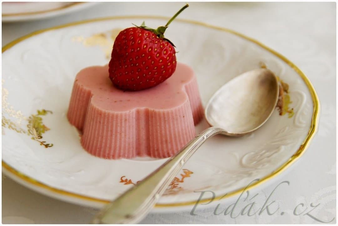 1. obrázek Jahodová panna cotta 1. obrázek Jahodová panna cotta