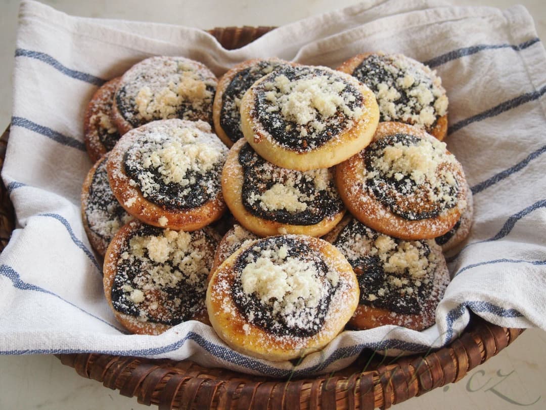 1. obrázek Koláče pod vodou kynuté 1. obrázek Koláče pod vodou kynuté