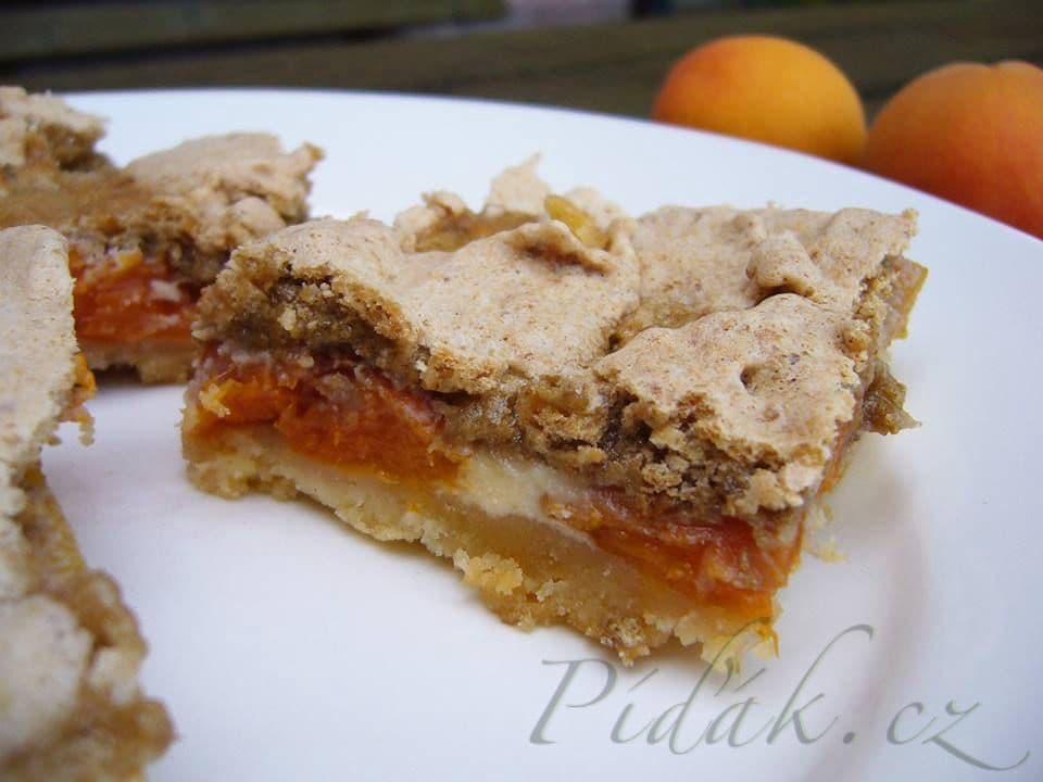 1. obrázek Meruňkový koláč se smetanovou pěnou a ořechovým sněhem 1. obrázek Meruňkový koláč se smetanovou pěnou a ořechovým sněhem