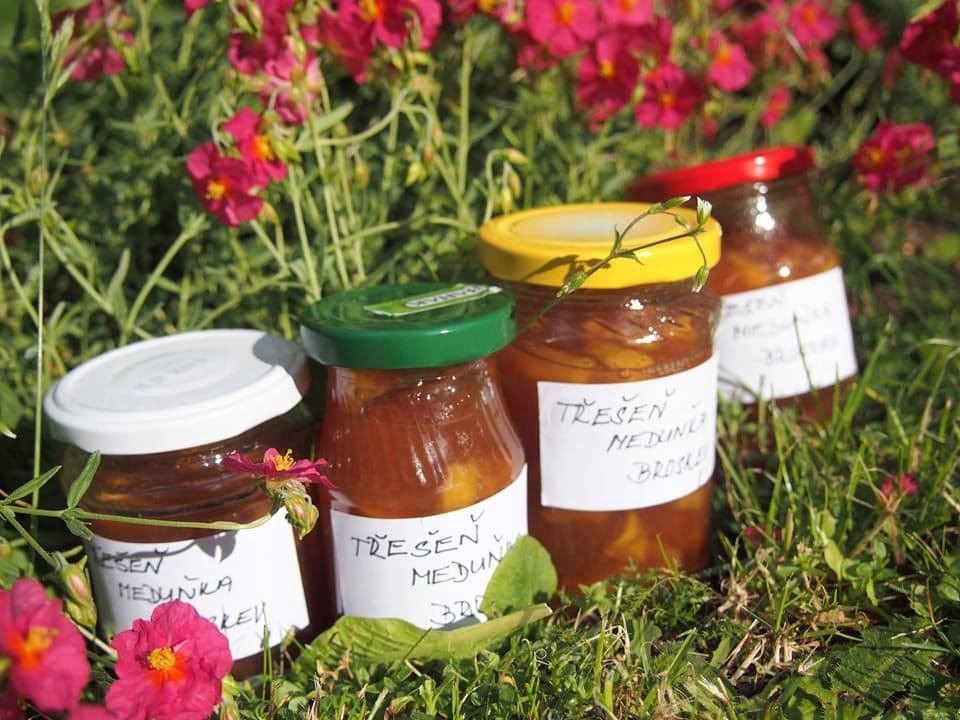 1. obrázek Třešňová marmeláda s meduňkou 1. obrázek Třešňová marmeláda s meduňkou