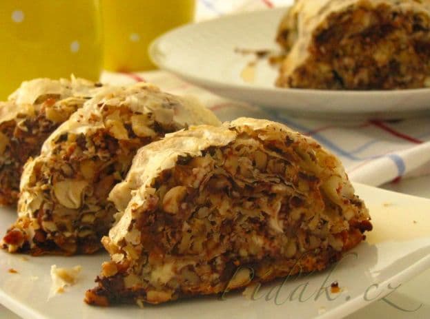 1. obrázek Oriešková čokoláda v štrúdľovom ceste 1. obrázek Oriešková čokoláda v štrúdľovom ceste