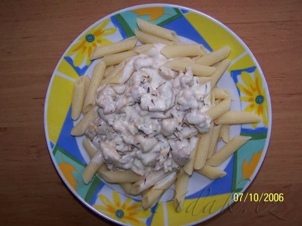 1. obrázek Těstoviny s kuřecím masem a smetanovou omáčkou 1. obrázek Těstoviny s kuřecím masem a smetanovou omáčkou