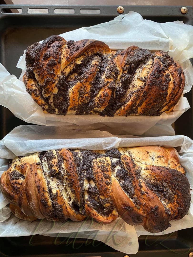 1. obrázek Kynutý sladký chléb s mákem 1. obrázek Kynutý sladký chléb s mákem