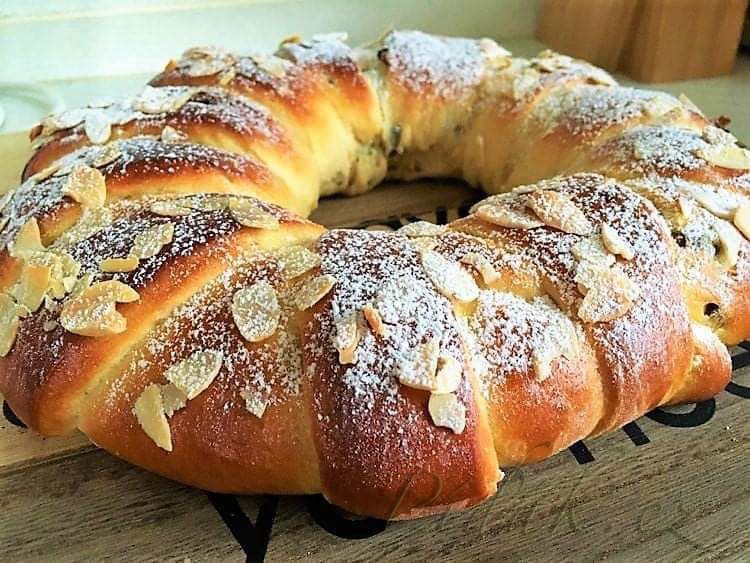 1. obrázek Kynutý makový věnec s brusinkami a mandlemi podle paní Jany 1. obrázek Kynutý makový věnec s brusinkami a mandlemi podle paní Jany