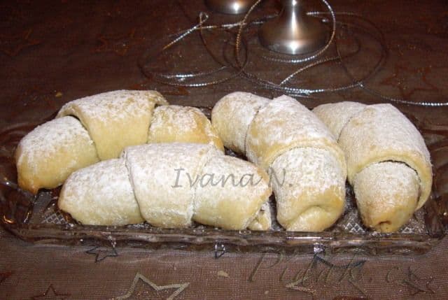 1. obrázek Křehoučké rohlíčky ze zakysané smetany 1. obrázek Křehoučké rohlíčky ze zakysané smetany