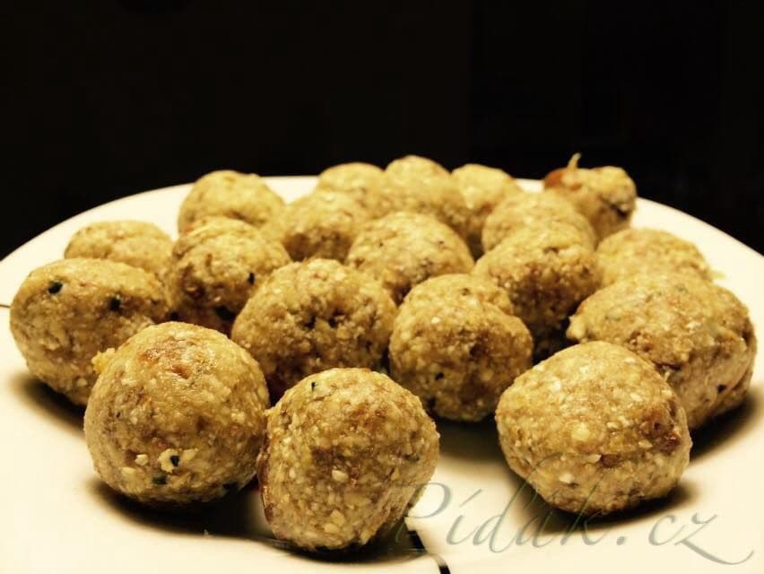 1. obrázek Raw kuličky z kešu a datlí 1. obrázek Raw kuličky z kešu a datlí
