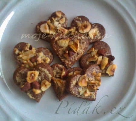 1. obrázek Čokoládová srdíčka s lískovými oříšky 1. obrázek Čokoládová srdíčka s lískovými oříšky