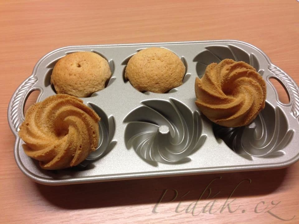 1. obrázek Mini bábovky z piškotového těsta 1. obrázek Mini bábovky z piškotového těsta