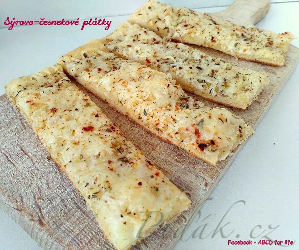 1. obrázek Vynikající sýrovo-česnekové plátky, kynuté i nekynuté 1. obrázek Vynikající sýrovo-česnekové plátky, kynuté i nekynuté