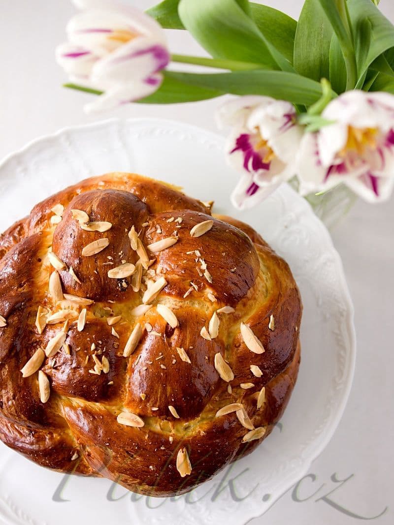 1. obrázek Kynutý mazanec 1. obrázek Kynutý mazanec