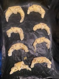 7. obrázek Tvarohové rohlíky s práškem do pečiva by Romča 7. obrázek Tvarohové rohlíky s práškem do pečiva by Romča