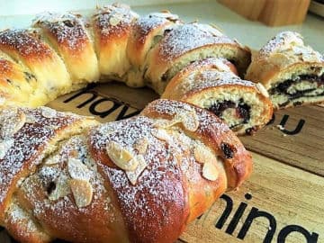 2. obrázek Kynutý makový věnec s brusinkami a mandlemi podle paní Jany 2. obrázek Kynutý makový věnec s brusinkami a mandlemi podle paní Jany