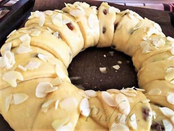 4. obrázek Kynutý makový věnec s brusinkami a mandlemi podle paní Jany 4. obrázek Kynutý makový věnec s brusinkami a mandlemi podle paní Jany