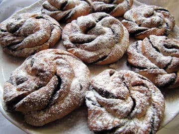 2. obrázek Propletené nutelové bochánky 2. obrázek Propletené nutelové bochánky