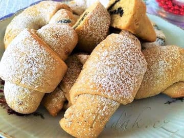 3. obrázek Makové rohlíčky a věnečky z datlového těsta 3. obrázek Makové rohlíčky a věnečky z datlového těsta