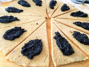 6. obrázek Makové rohlíčky a věnečky z datlového těsta 6. obrázek Makové rohlíčky a věnečky z datlového těsta