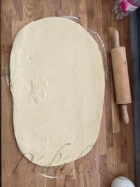 3. obrázek Kynutí šneci s pudinkem, malinami a cukrovou polevou 3. obrázek Kynutí šneci s pudinkem, malinami a cukrovou polevou