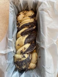 4. obrázek Kynutý sladký chléb s mákem 4. obrázek Kynutý sladký chléb s mákem