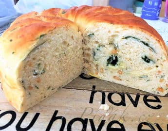 2. obrázek Brioška s kešu oříšky, špenátem a tylžským sýrem 2. obrázek Brioška s kešu oříšky, špenátem a tylžským sýrem