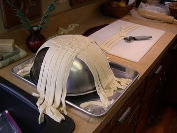 2. obrázek Pletený košík z těsta 2. obrázek Pletený košík z těsta