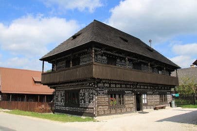 Obrázek Čičmany – malované drevenice – Slovensko