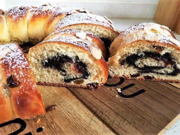 3. obrázek Kynutý makový věnec s brusinkami a mandlemi podle paní Jany 3. obrázek Kynutý makový věnec s brusinkami a mandlemi podle paní Jany