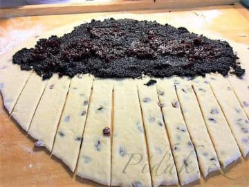 5. obrázek Kynutý makový věnec s brusinkami a mandlemi podle paní Jany 5. obrázek Kynutý makový věnec s brusinkami a mandlemi podle paní Jany