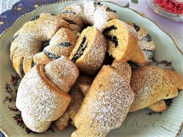 2. obrázek Makové rohlíčky a věnečky z datlového těsta 2. obrázek Makové rohlíčky a věnečky z datlového těsta